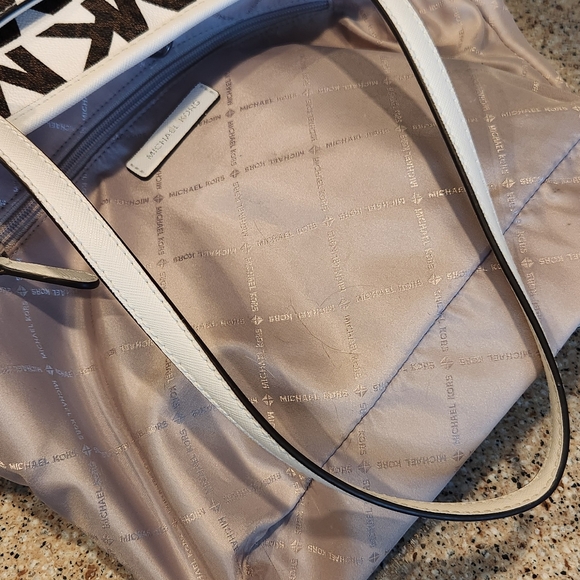 Michael Kors Tote Bag and Wallet - Picture 10 of 14